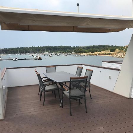 Floating House Varoni Пула Экстерьер фото