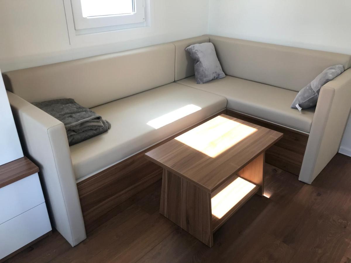 Floating House Varoni Пула Экстерьер фото