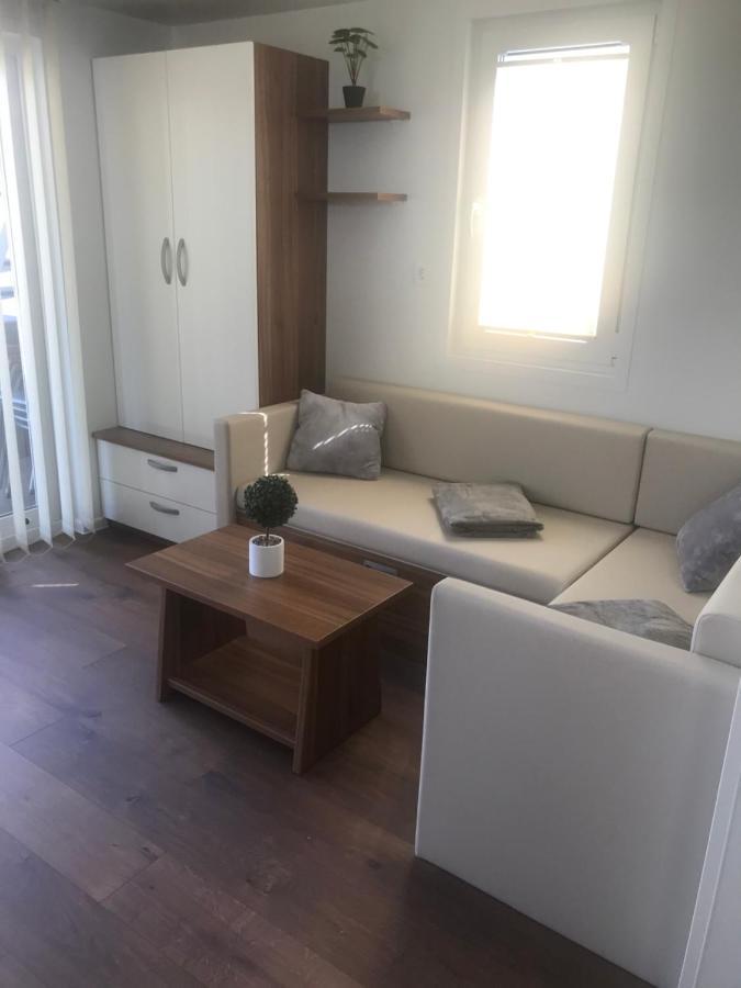 Floating House Varoni Пула Экстерьер фото