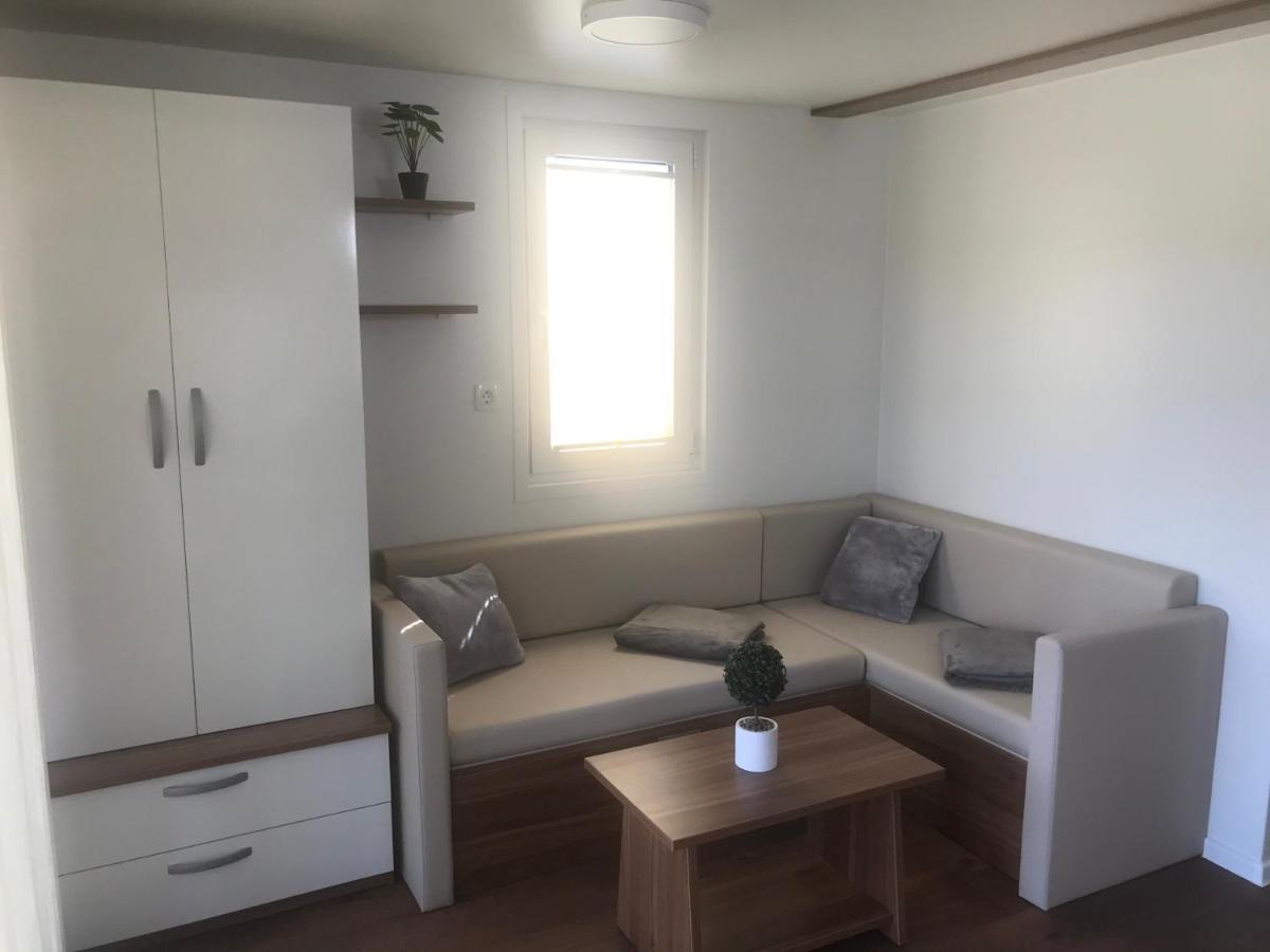 Floating House Varoni Пула Экстерьер фото